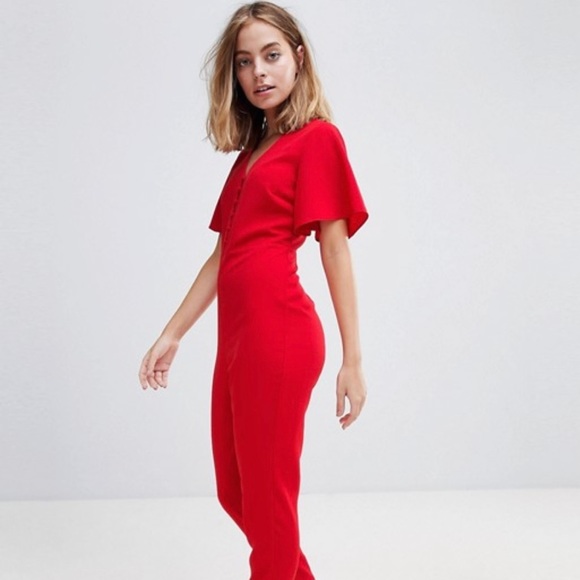 New Look Petite flutter sleeve jumpsuit in red - Picture 2 of 3